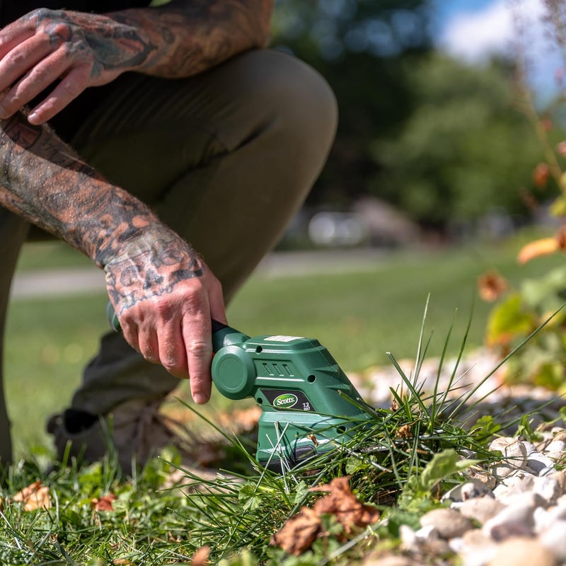 Scotts أدوات الطاقة الخارجية LSS10272PS 7.5 فولت مقص العشب/مقص الشجيرات اللاسلكي مع مقبض تمديد بعجلات، أخضر - Image 4